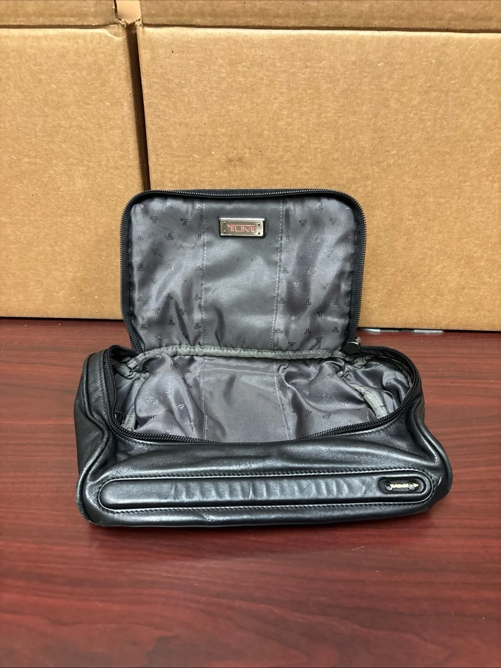 Tumi Black Zip Men's Toiletry Dopp Leather Bag Travel Missing Front Emblem